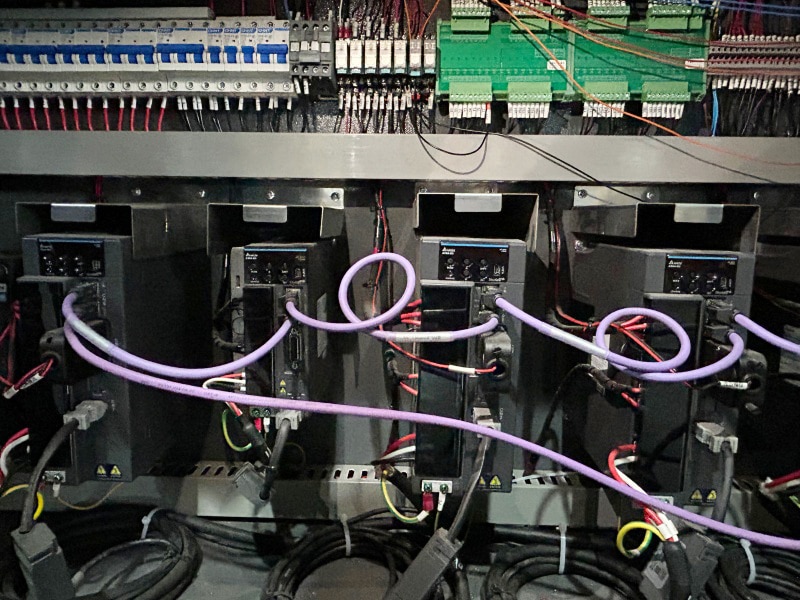 Fully electric high speed PET blow moulding machine