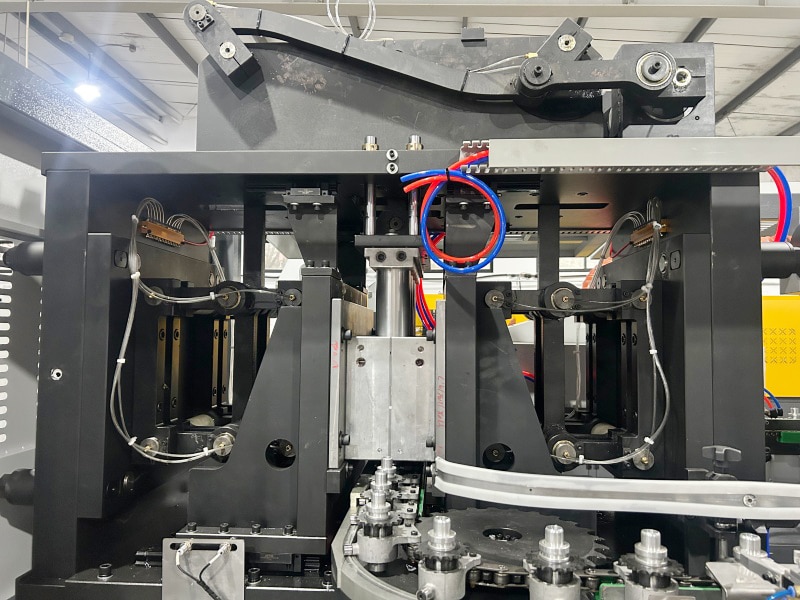 Fully electric high speed PET blow moulding machine-5